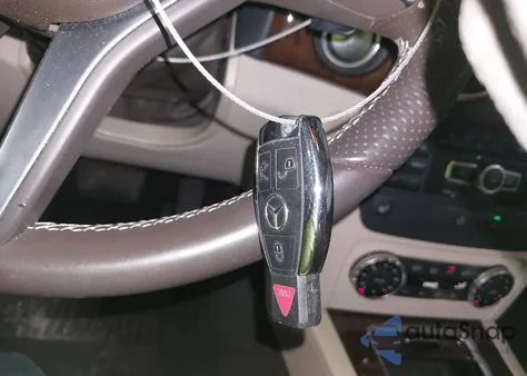 2015 Mercedes-Benz Glk 350 4Matic z USA, uszkodzony, nr VIN WDCGG8JB9FG370415